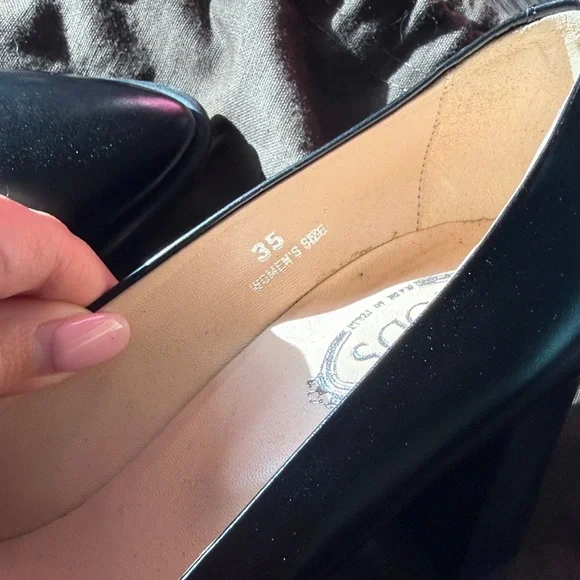 Tod's Black Leather Pumps